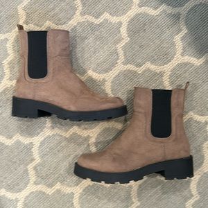 Old Navy Size 7 Boots
